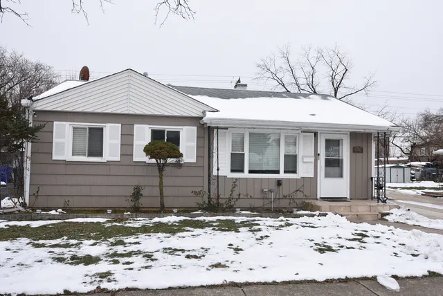 $2,600 | 8705 45th Street, Lyons, IL 60534