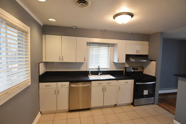 $2,600 | 8705 45th Street, Lyons, IL 60534