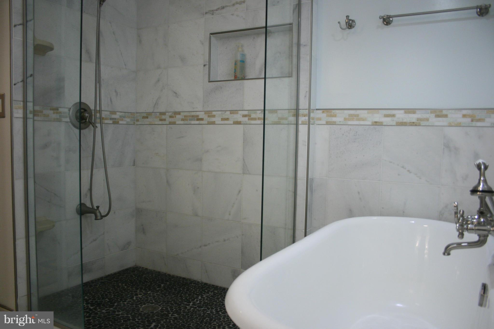 4014 Deepwood Road Baltimore, MD 21218 - Photo 21 of 30 Bath w/ Marble Tile