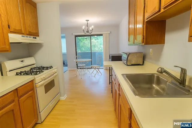 $439,900 | 2210 Hilltop Road, Mahwah, NJ 07430