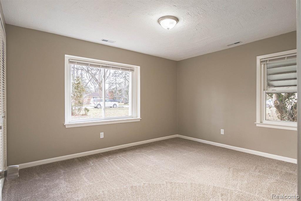 16010 West 13 Mile Road Beverly Hills, MI 48025 - Photo 10 of 21