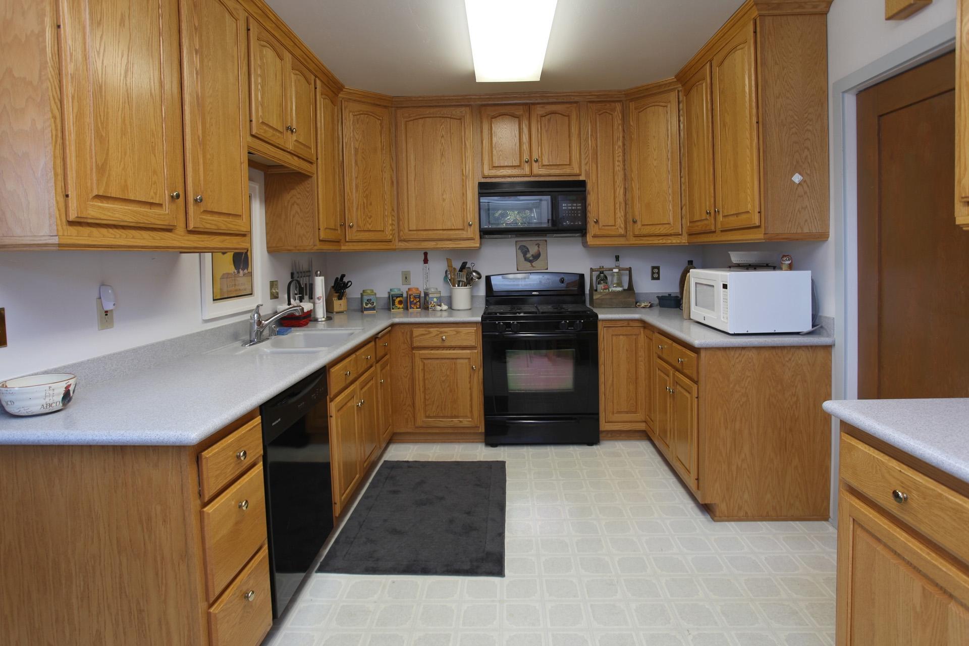1628 Hillside Road Santa Barbara, CA 93101 - Photo 5 of 15 Kitchen