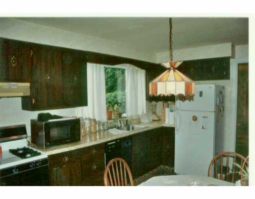 141 Gass Road Pittsburgh, PA 15229 - Photo 4 of 8 Kitchen.