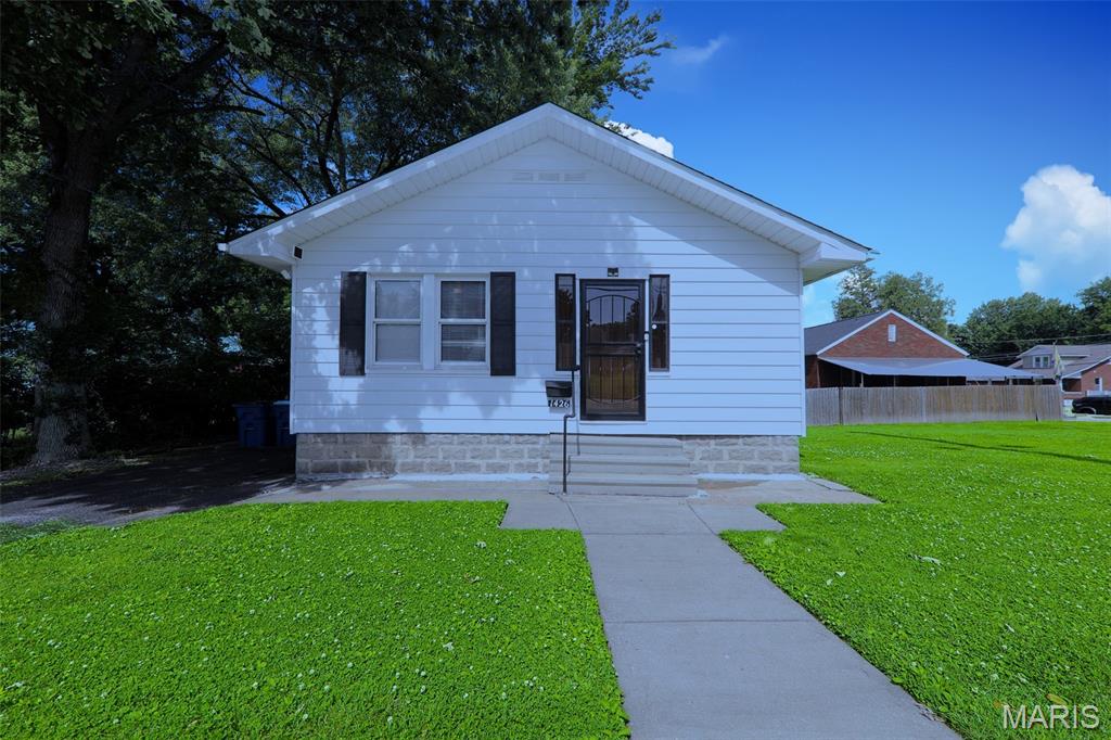 1426 South Rodgers Avenue Alton, IL 62002 - Photo 1 of 23