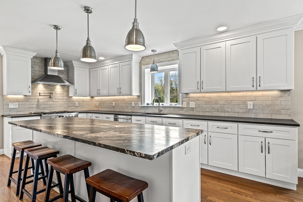 147 Middle Road Southborough, MA 01772 - Photo 5 of 42 Gallery Image 5