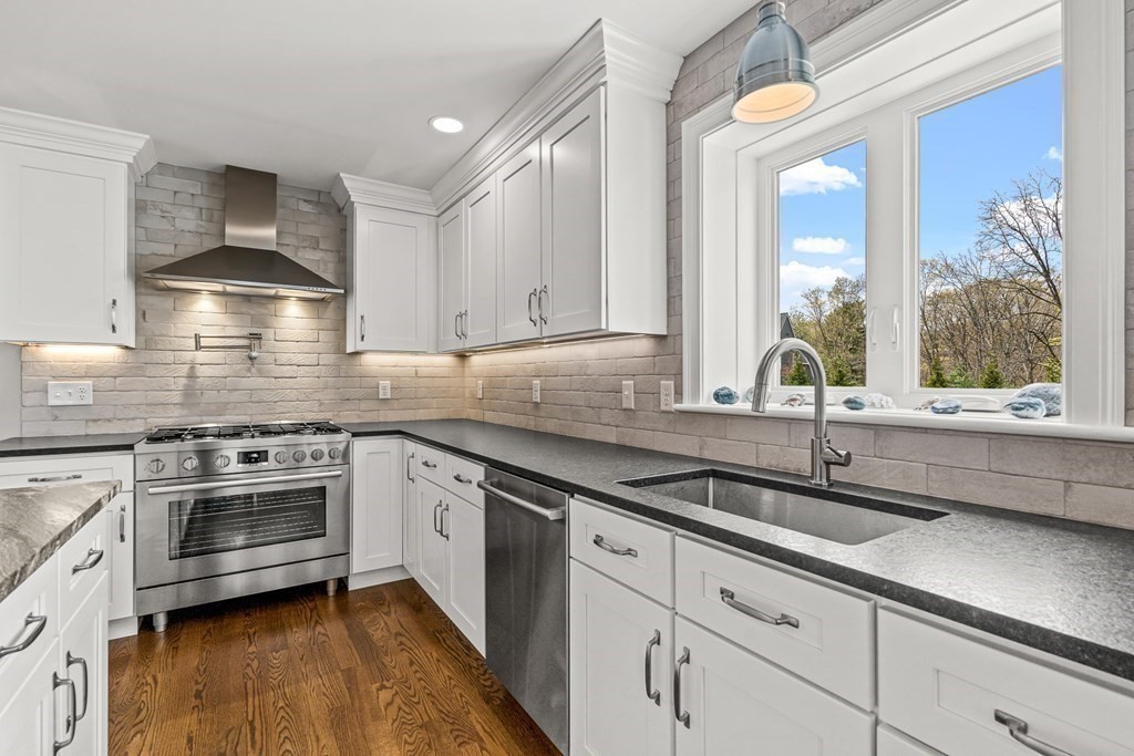 147 Middle Road Southborough, MA 01772 - Photo 9 of 42 Gallery Image 9