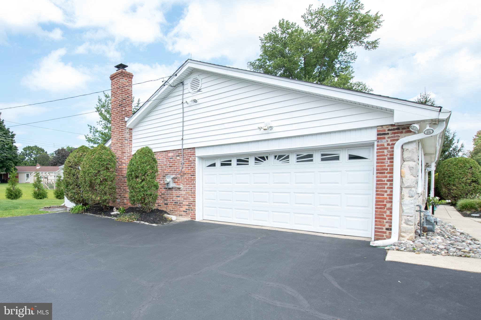 3750 Pine Road Huntingdon Valley, PA 19006 - Photo 6 of 40 Gallery Image 6