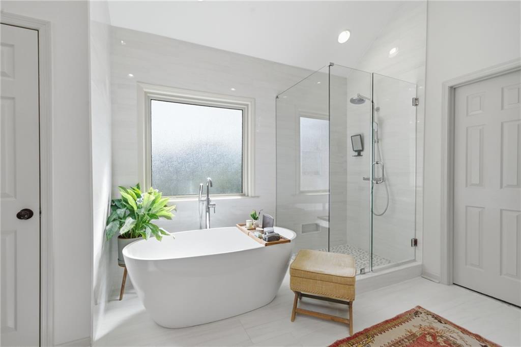 535 Brayford Way Suwanee, GA 30024 - Photo 33 of 55 a bathroom with a tub and shower