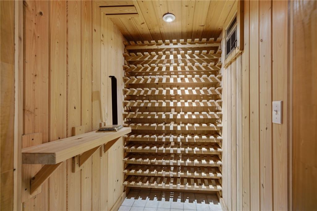 535 Brayford Way Suwanee, GA 30024 - Photo 37 of 55 a view of locker room