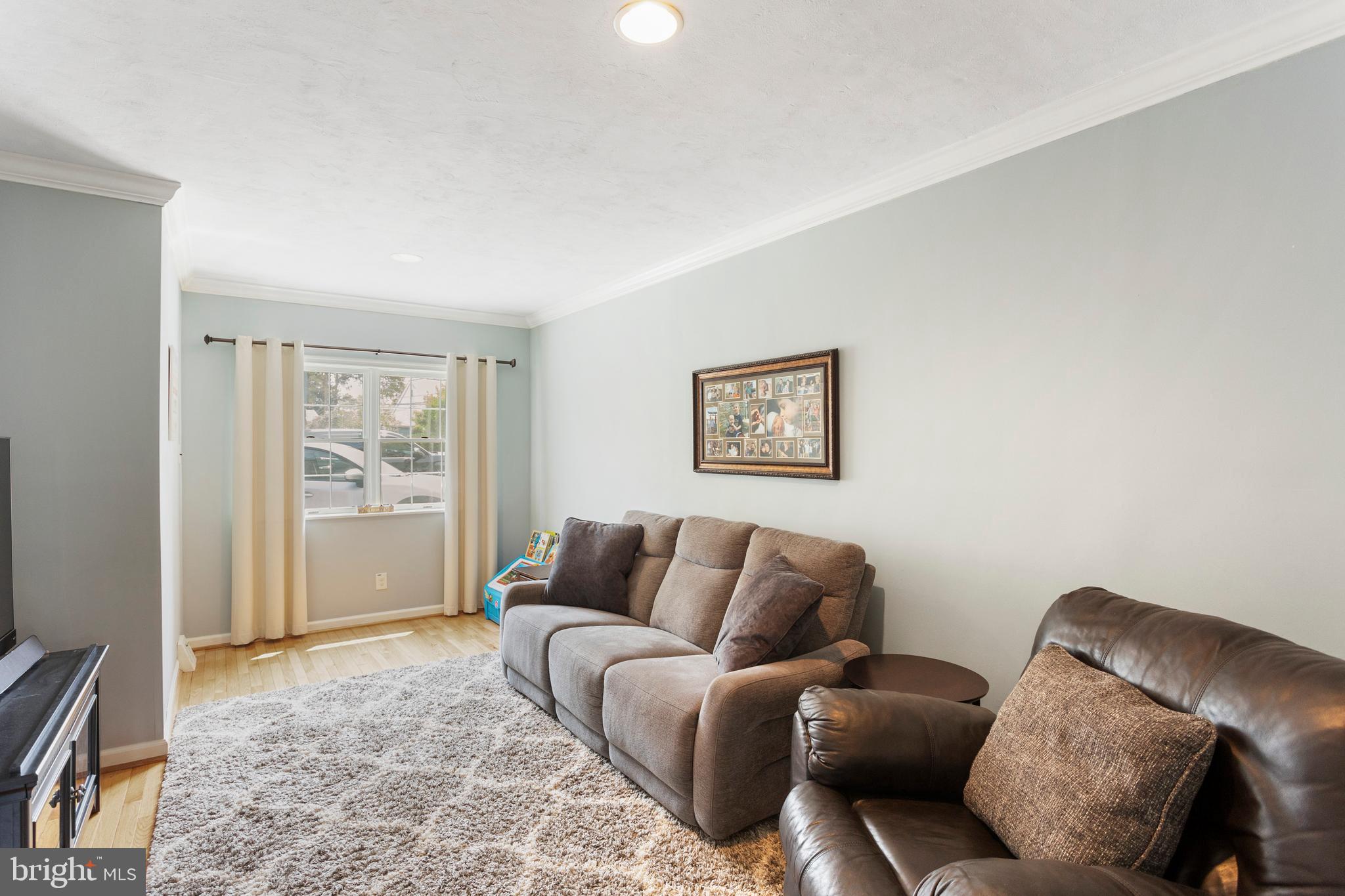 322 Lynbrooke Road Springfield, PA 19064 - Photo 11 of 24 Family Room
