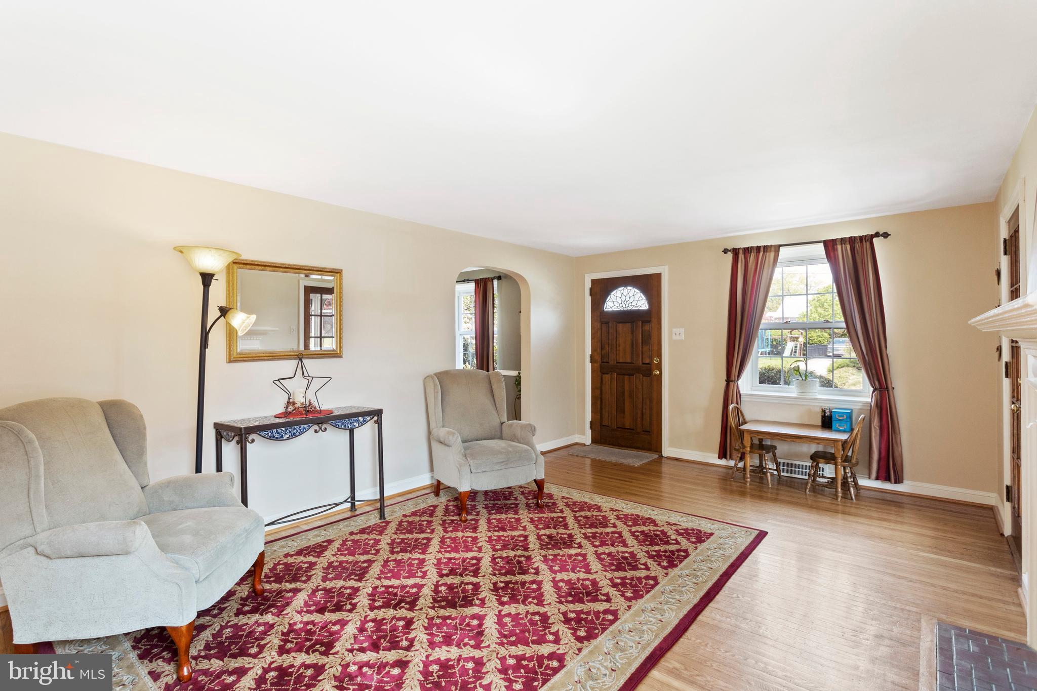 322 Lynbrooke Road Springfield, PA 19064 - Photo 3 of 24 Living Room