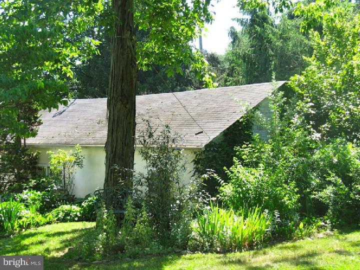 1654 Pughtown Road Phoenixville, PA 19460 - Photo 23 of 23 Garage
