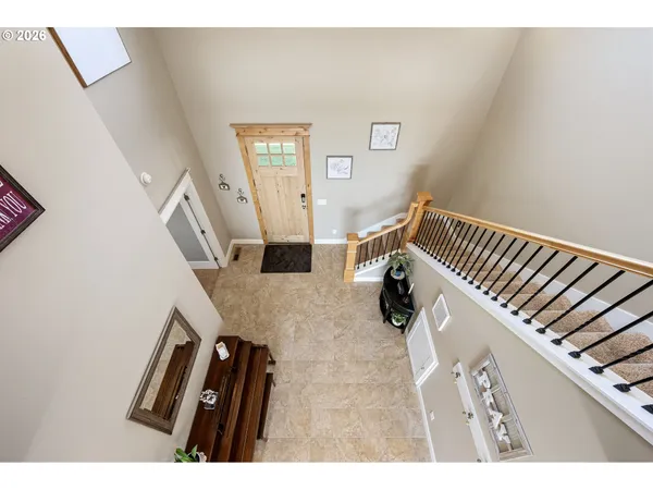 a view of an entryway with workspace