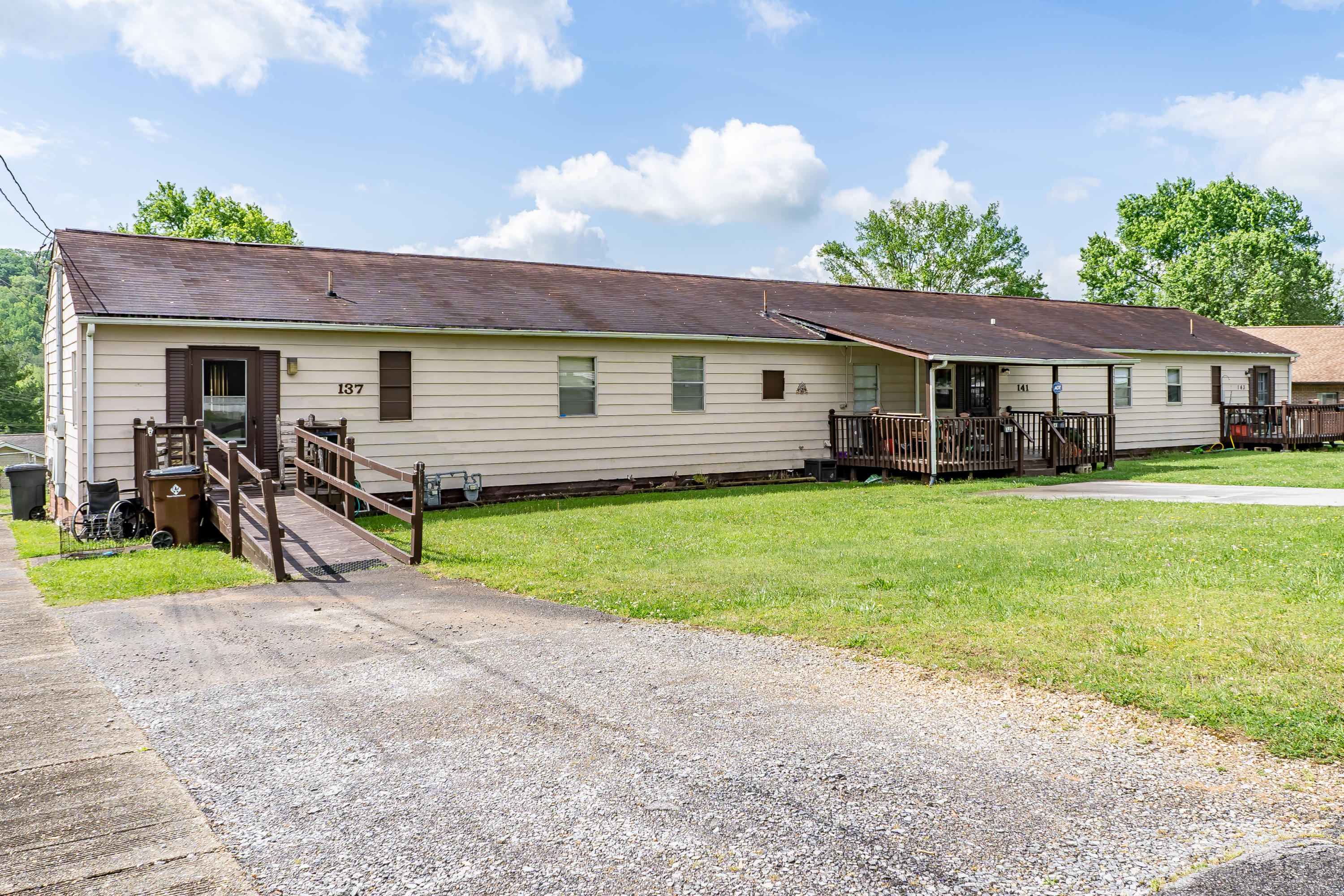 141 Latimer Road Oak Ridge, TN 37830 - Photo 2 of 36 141 Latimer Rd35