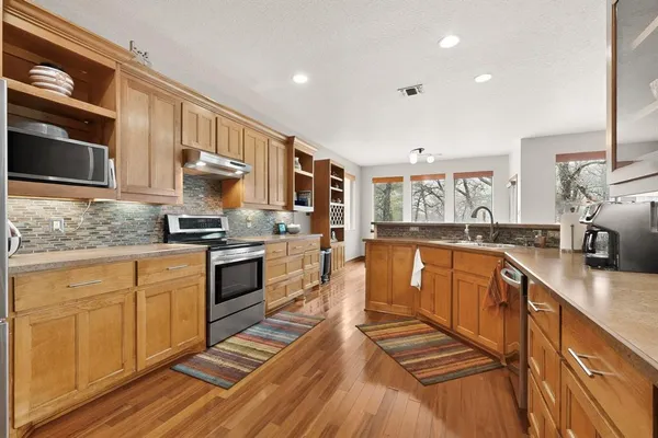 $431,900 | 185 Silver Lakes Drive, Sunset, TX 76270