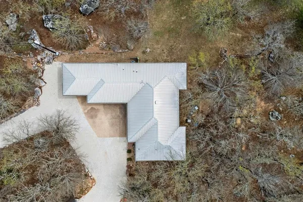 $431,900 | 185 Silver Lakes Drive, Sunset, TX 76270