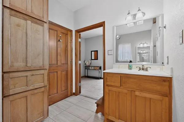 $431,900 | 185 Silver Lakes Drive, Sunset, TX 76270