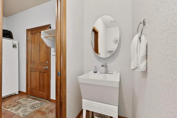 $431,900 | 185 Silver Lakes Drive, Sunset, TX 76270