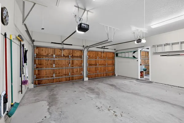 $431,900 | 185 Silver Lakes Drive, Sunset, TX 76270