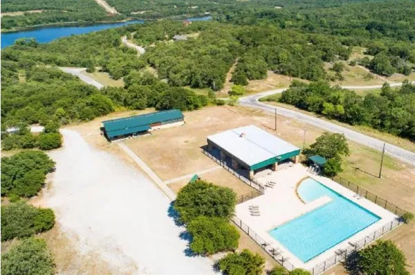 $431,900 | 185 Silver Lakes Drive, Sunset, TX 76270