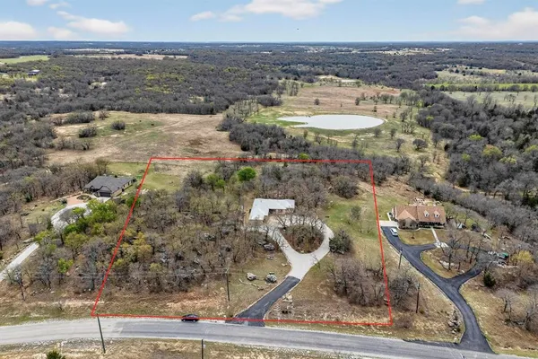 $431,900 | 185 Silver Lakes Drive, Sunset, TX 76270