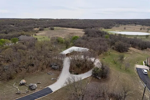 $431,900 | 185 Silver Lakes Drive, Sunset, TX 76270