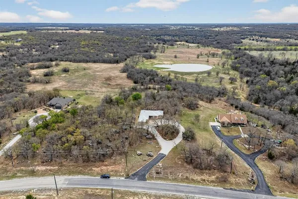 $431,900 | 185 Silver Lakes Drive, Sunset, TX 76270