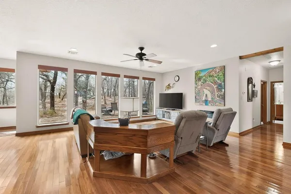 $431,900 | 185 Silver Lakes Drive, Sunset, TX 76270