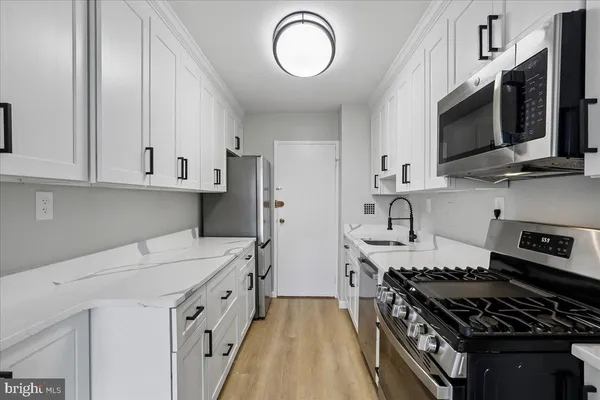 $1,800 | 6621 Wakefield Drive, Unit 507, Alexandria, VA 22307