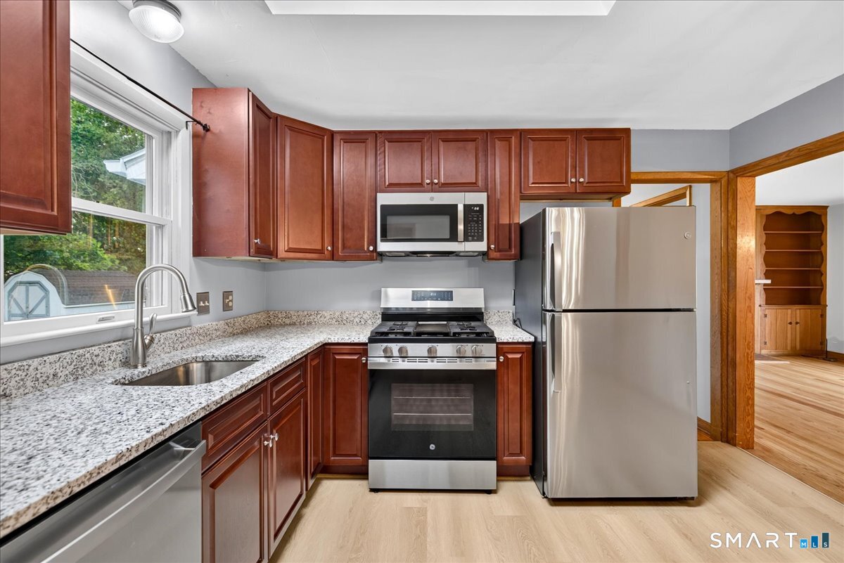 22 Robinwood Road Hamden, CT 06517 - Photo 11 of 40 Gallery Image 11