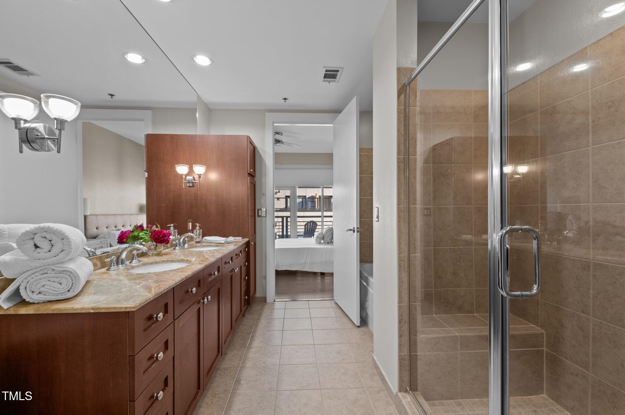 618 North Boylan Avenue, Unit 826 Raleigh, NC 27603 - Photo 18 of 37 50-web-or-mls-DSC_6149