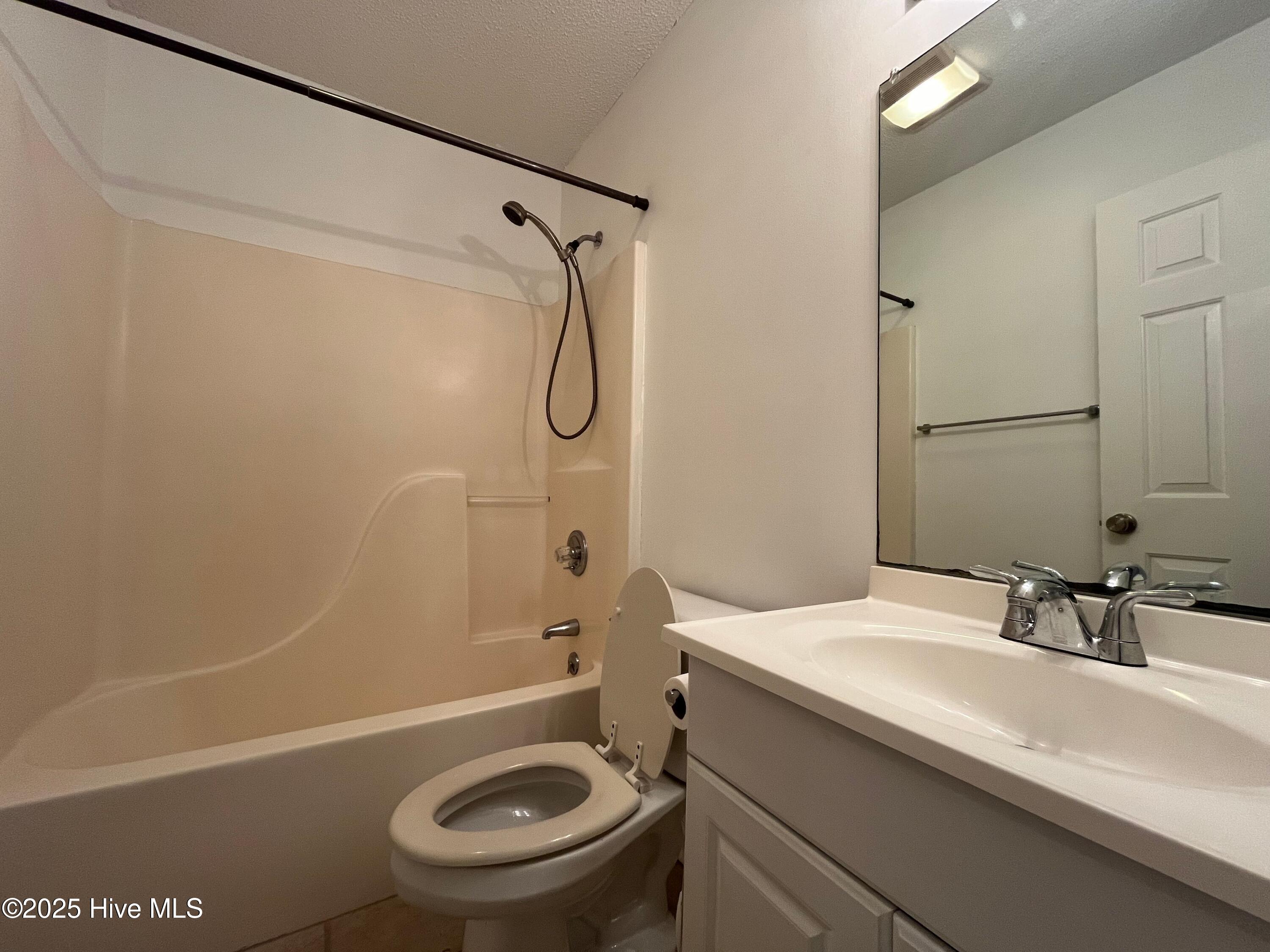 907 North Sycamore Street Aberdeen, NC 28315 - Photo 12 of 17 907 g bath 1