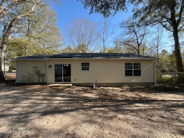 $1,700 | 907 North Sycamore Street, Aberdeen, NC 28315