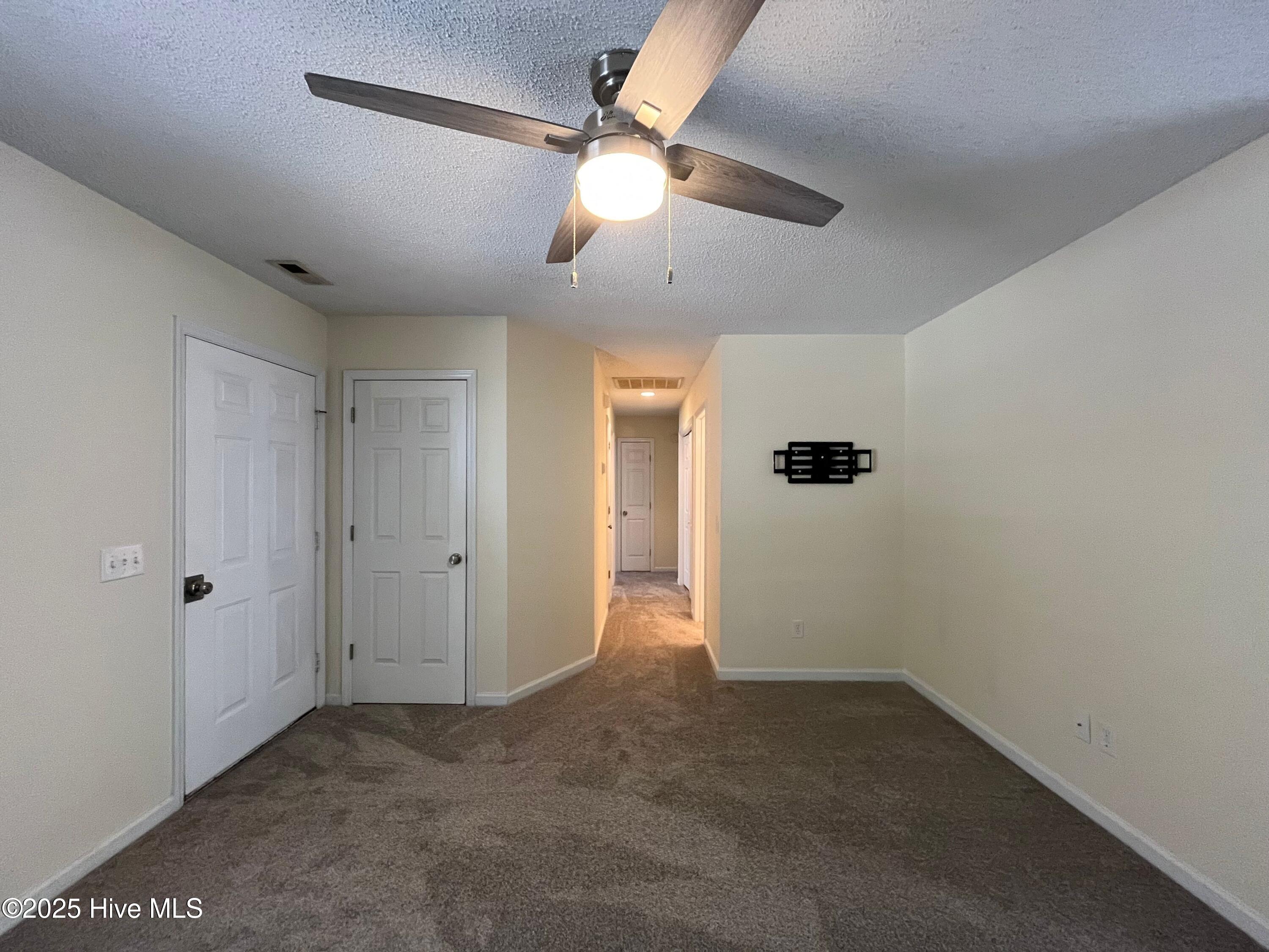 907 North Sycamore Street Aberdeen, NC 28315 - Photo 6 of 17 907 living 2