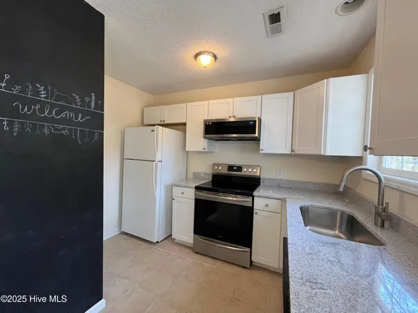 $1,700 | 907 North Sycamore Street, Aberdeen, NC 28315