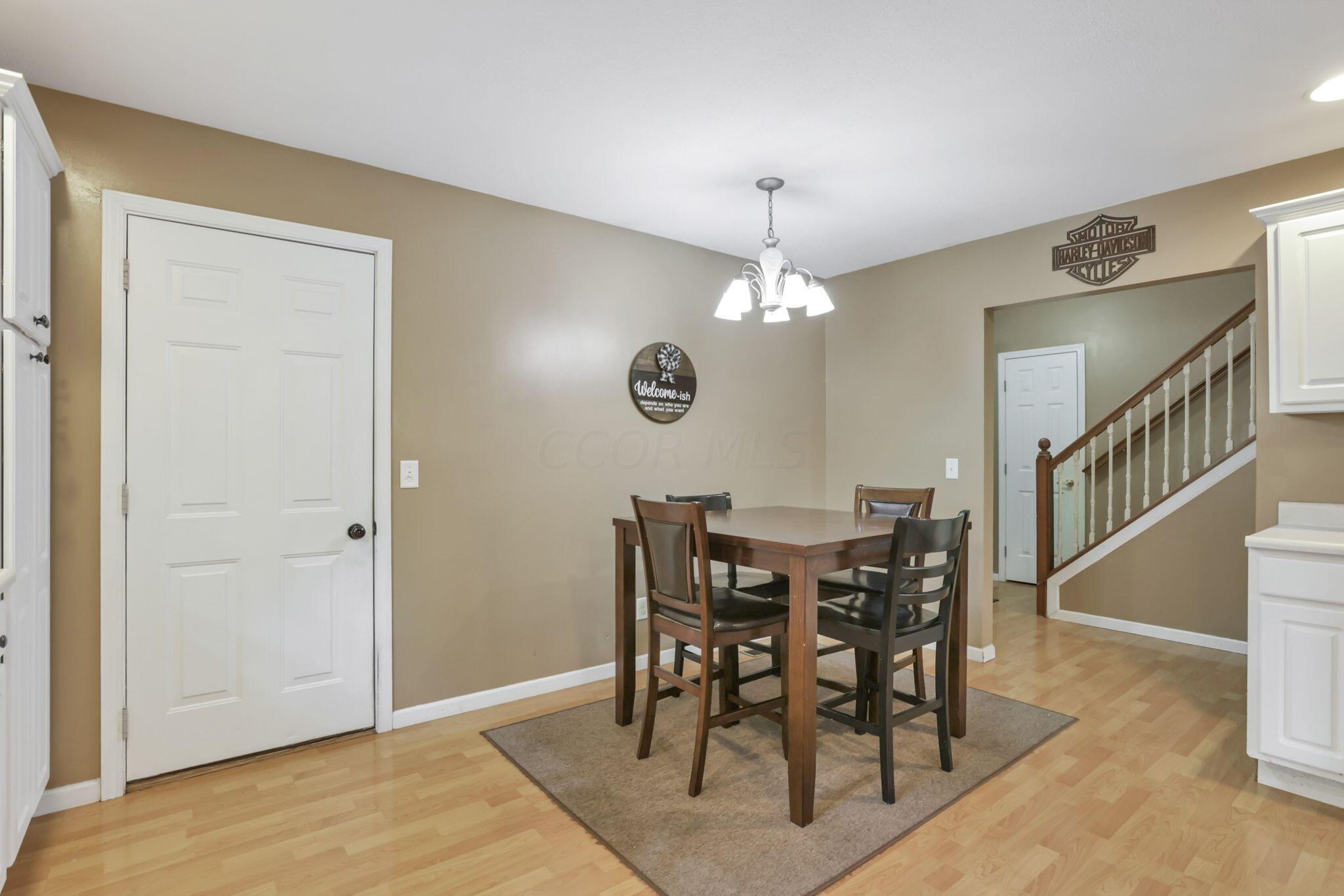 550 Country Club Road Columbus, OH 43213 - Photo 11 of 60 Eat-in space into the mudroom/pantry & front entry
