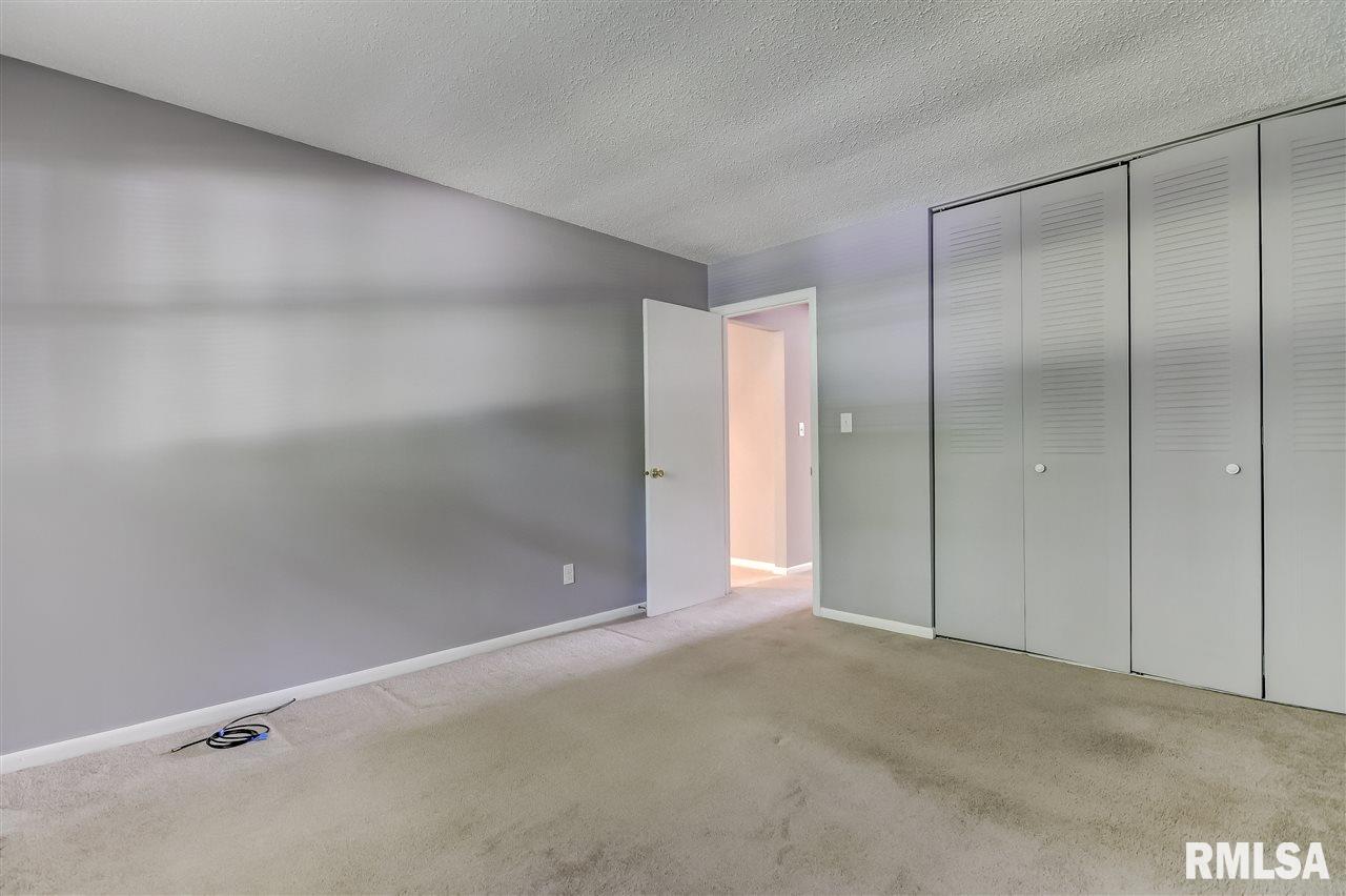 2230 East Hazel Dell Road Springfield, IL 62703 - Photo 11 of 36