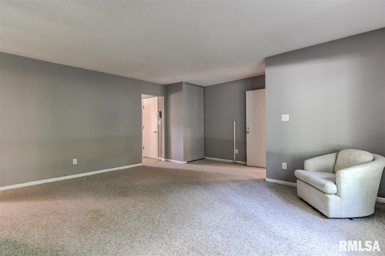 2230 East Hazel Dell Road Springfield, IL 62703 - Photo 18 of 36