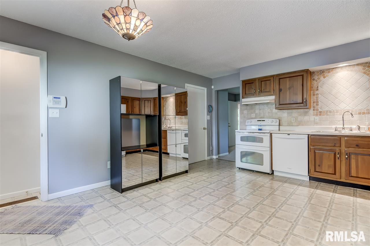 2230 East Hazel Dell Road Springfield, IL 62703 - Photo 23 of 36