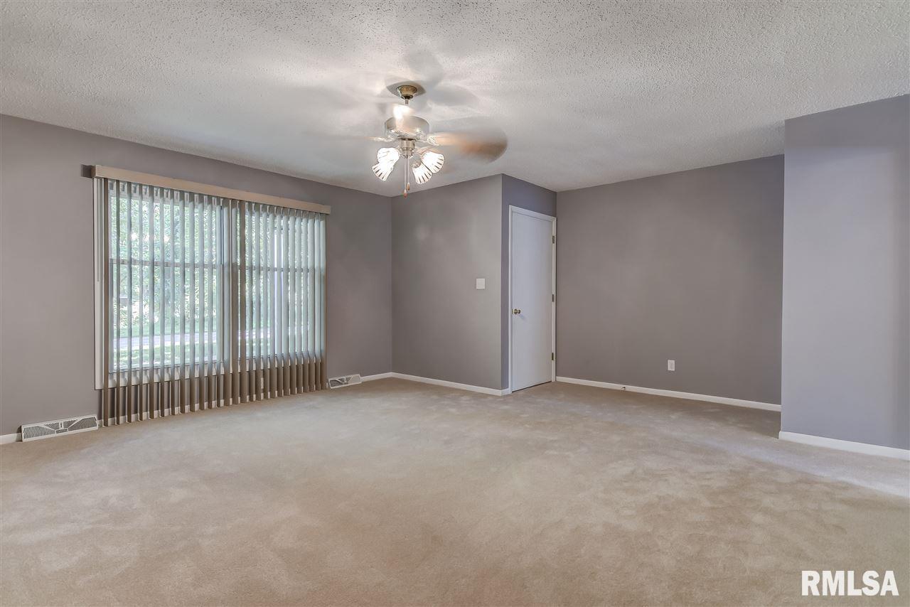 2230 East Hazel Dell Road Springfield, IL 62703 - Photo 3 of 36
