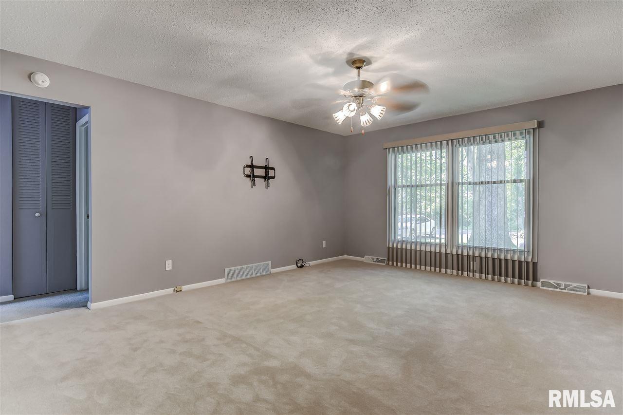 2230 East Hazel Dell Road Springfield, IL 62703 - Photo 4 of 36