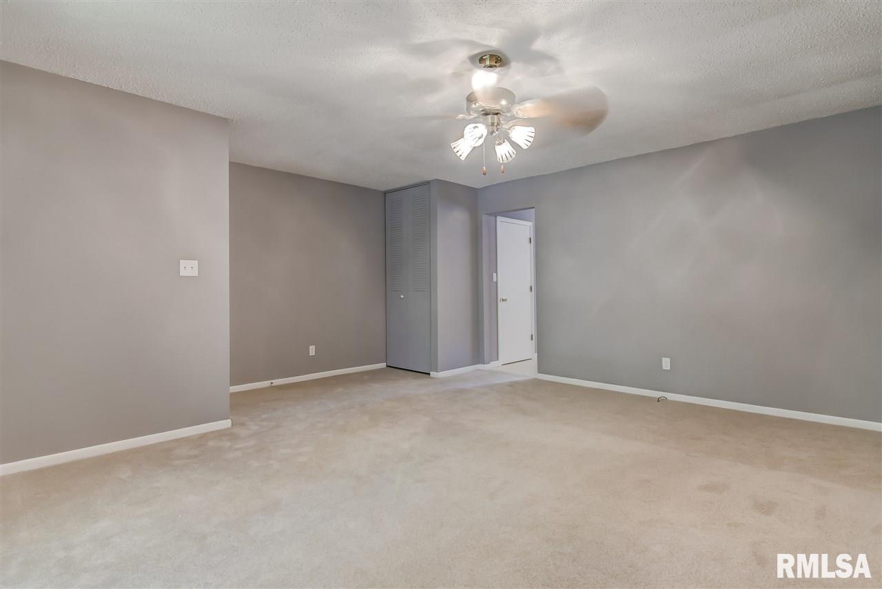 2230 East Hazel Dell Road Springfield, IL 62703 - Photo 5 of 36