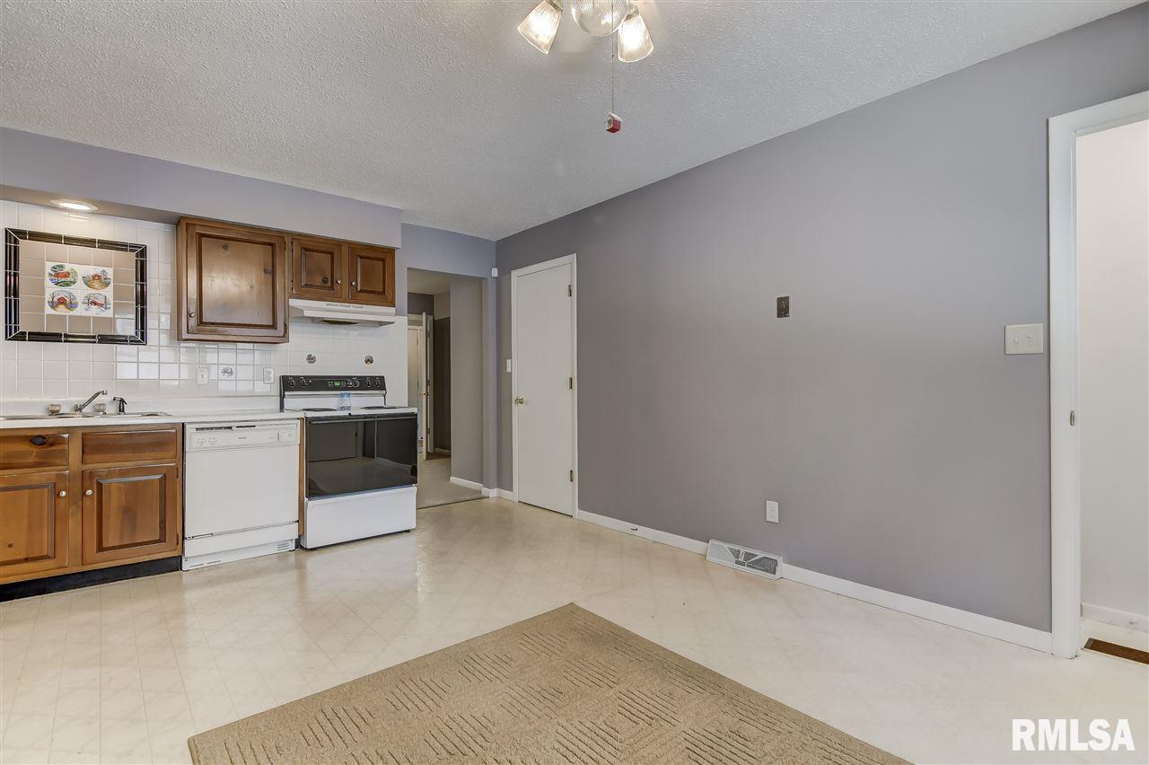 2230 East Hazel Dell Road Springfield, IL 62703 - Photo 8 of 36