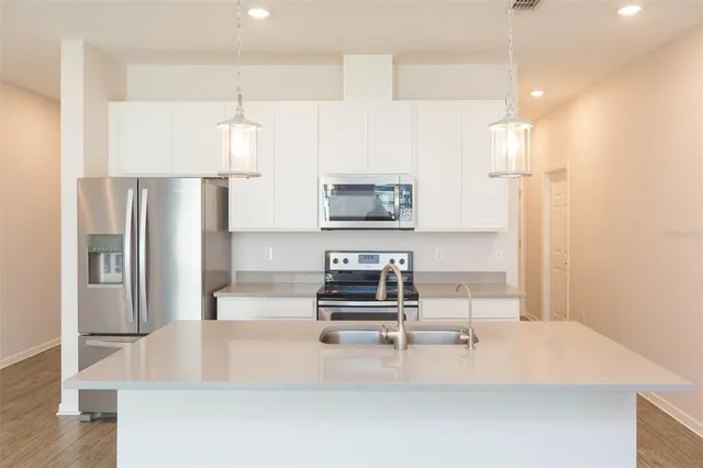 $3,000 | 1119 Lady Gouldian Court, Tampa, FL 33613