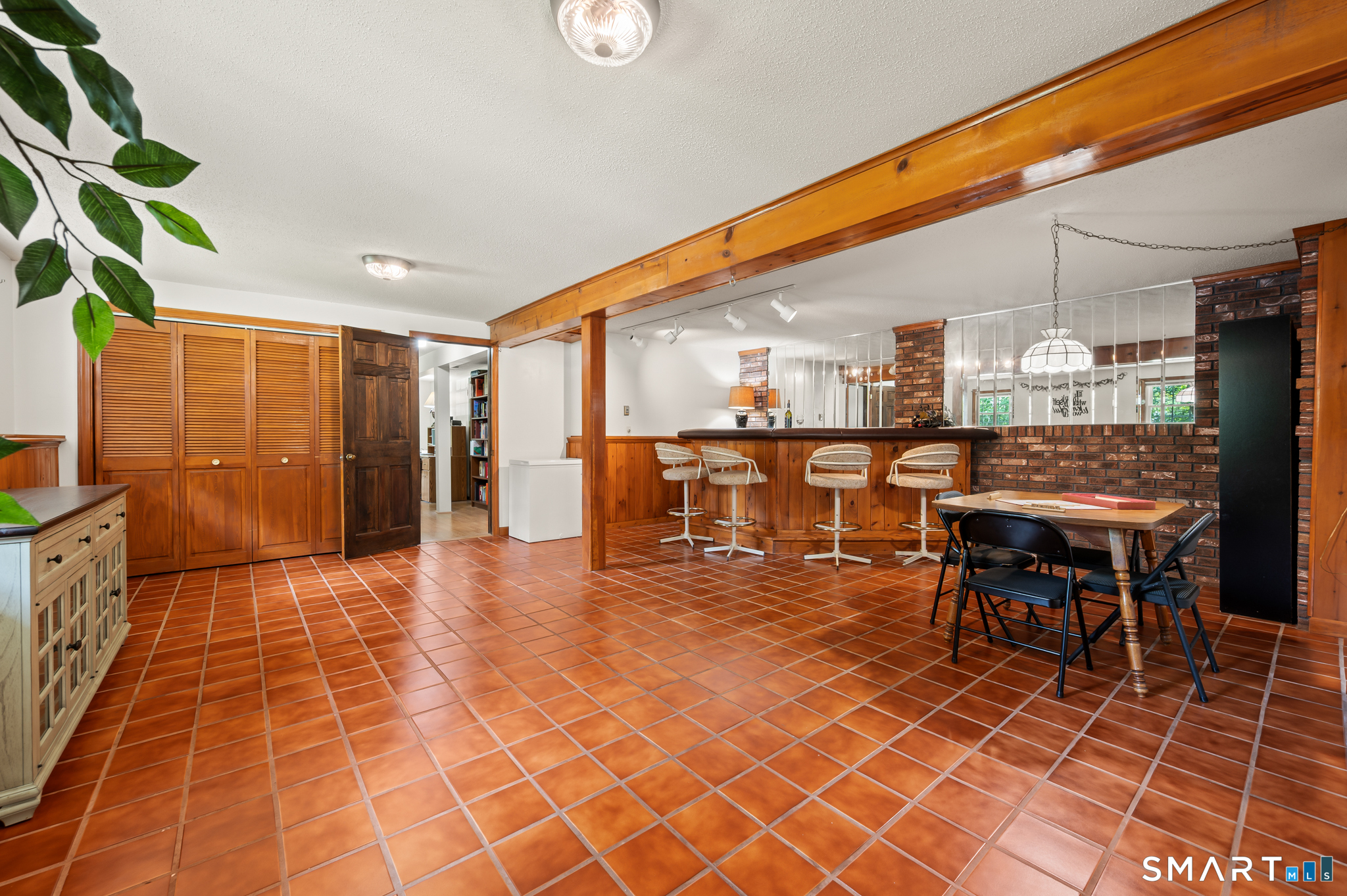 31 Webster Road Union, CT 06076 - Photo 8 of 40 Flexible space including a wet bar and a great space for entertaining