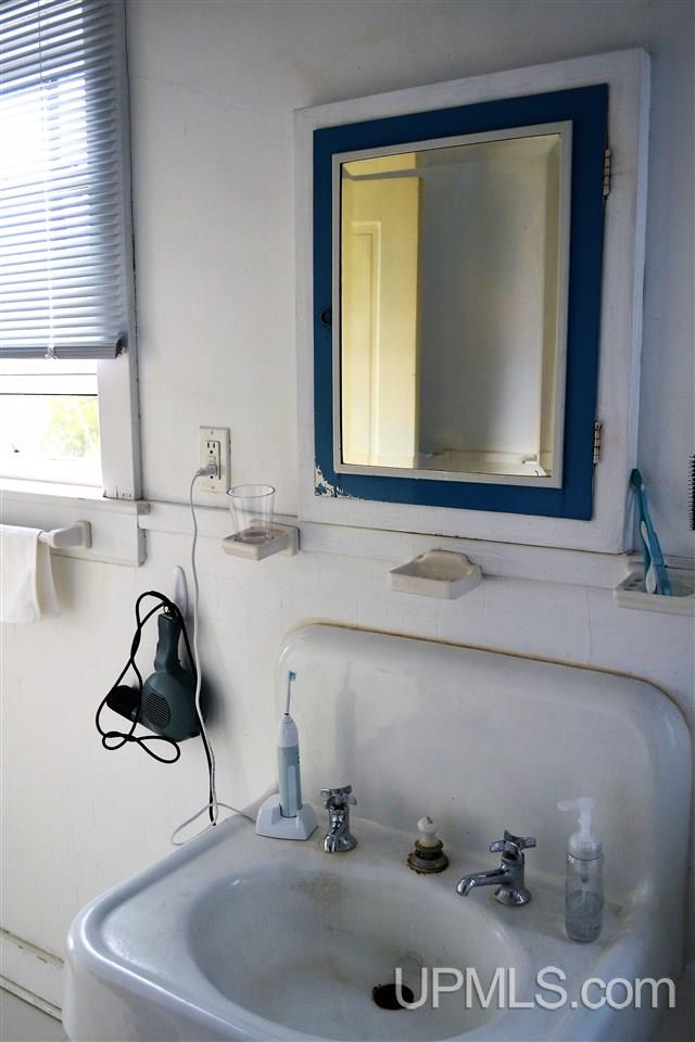 421 North Lake Street Ishpeming, MI 49849 - Photo 23 of 36