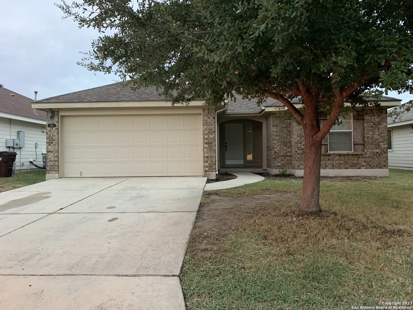 4618 Everett Loop Converse, TX 78109 - Photo 2 of 20 a front view of a house with garden