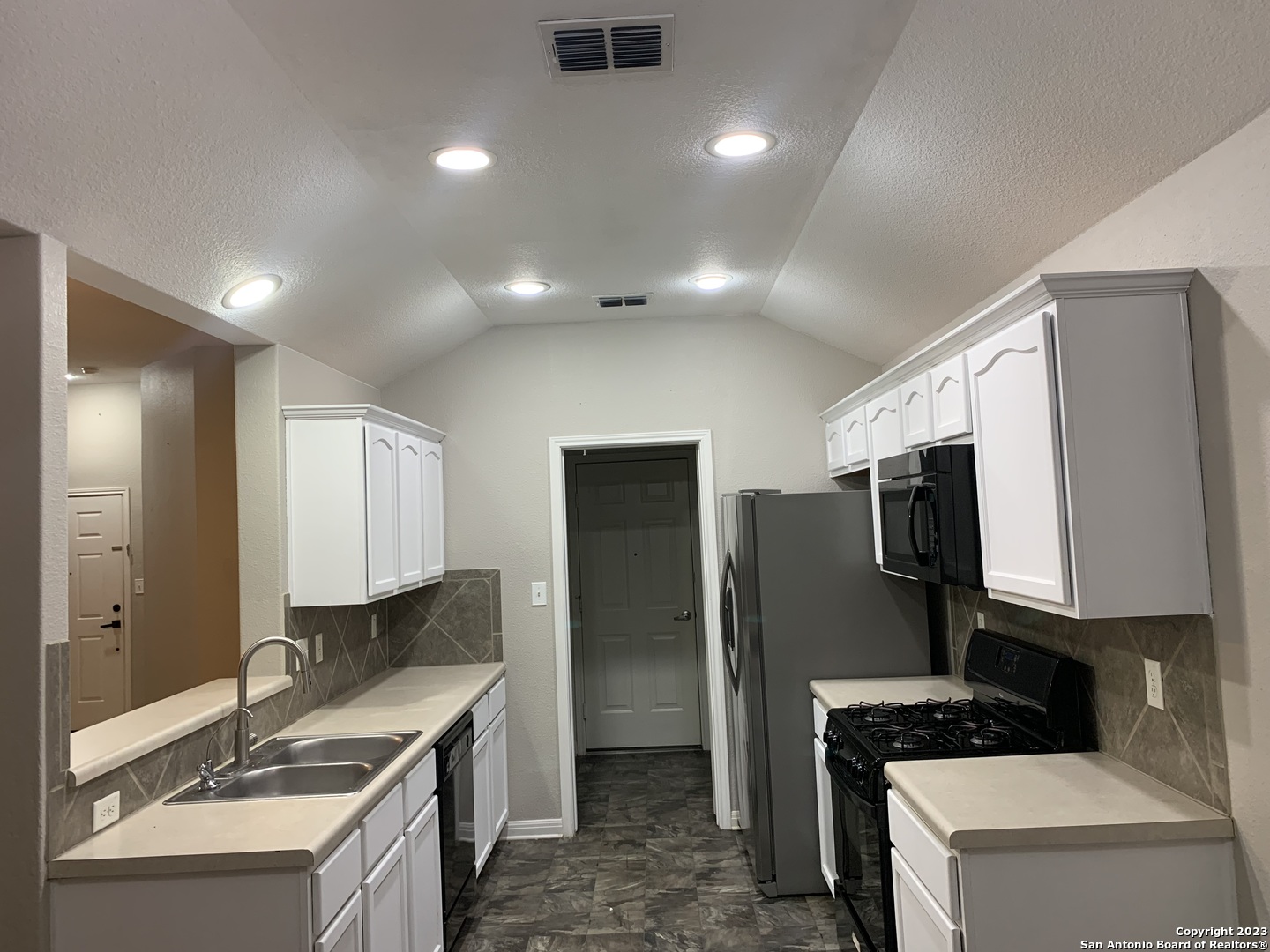 4618 Everett Loop Converse, TX 78109 - Photo 5 of 20 a kitchen with stainless steel appliances a sink stove and refrigerator