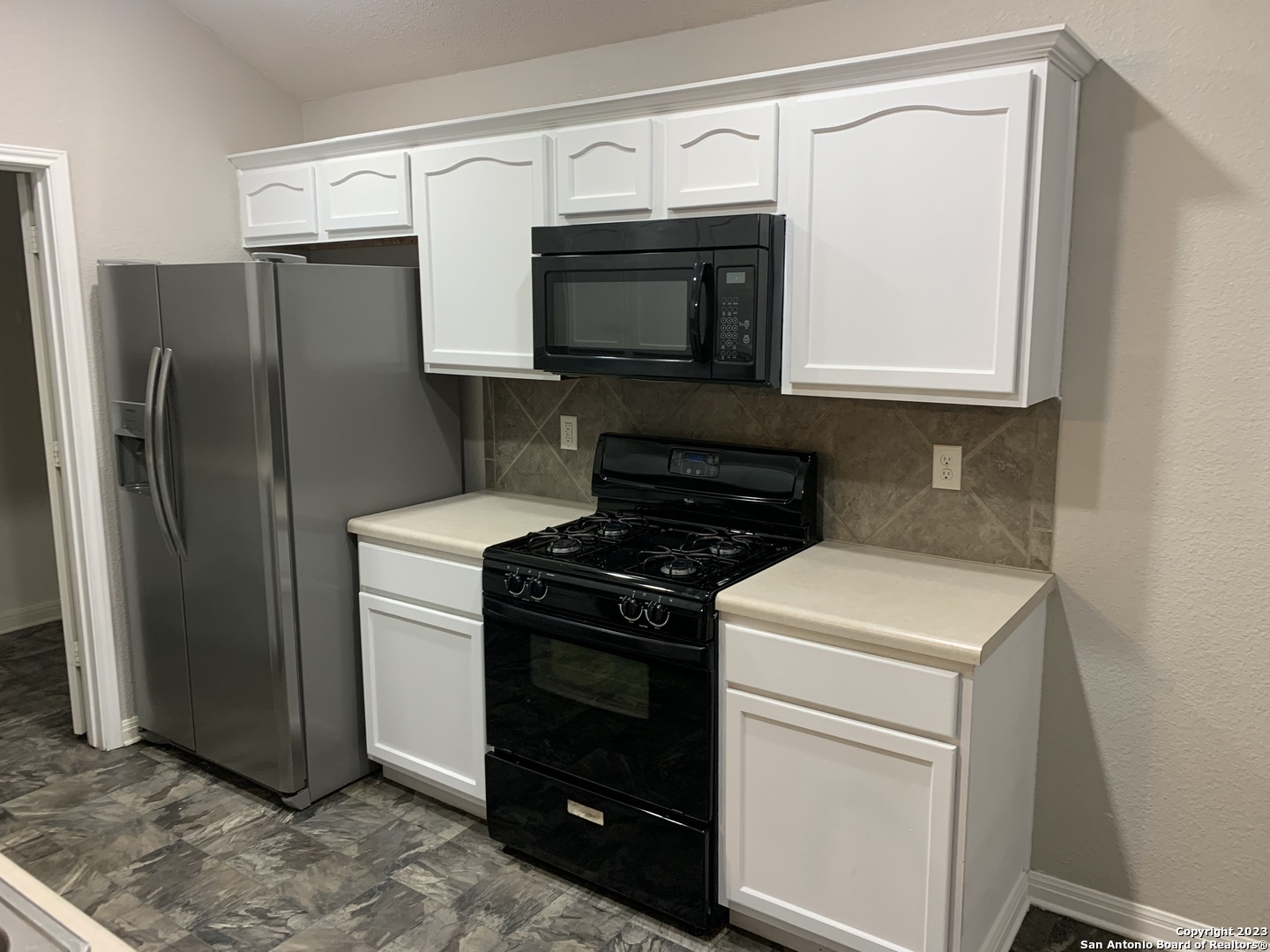 4618 Everett Loop Converse, TX 78109 - Photo 6 of 20 a kitchen with a stove microwave and refrigerator