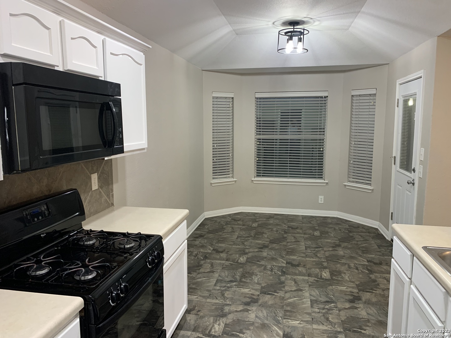 4618 Everett Loop Converse, TX 78109 - Photo 7 of 20 a kitchen with a stove and a microwave